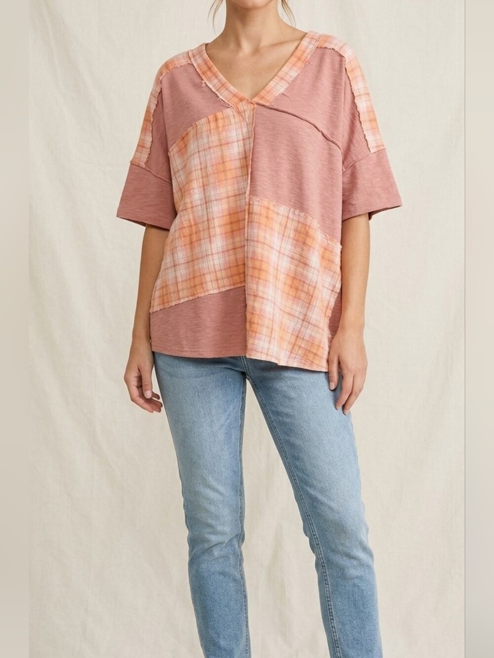 Gigio Women's Patchwork V-Neck Short Sleeve Top in Dusty Rose